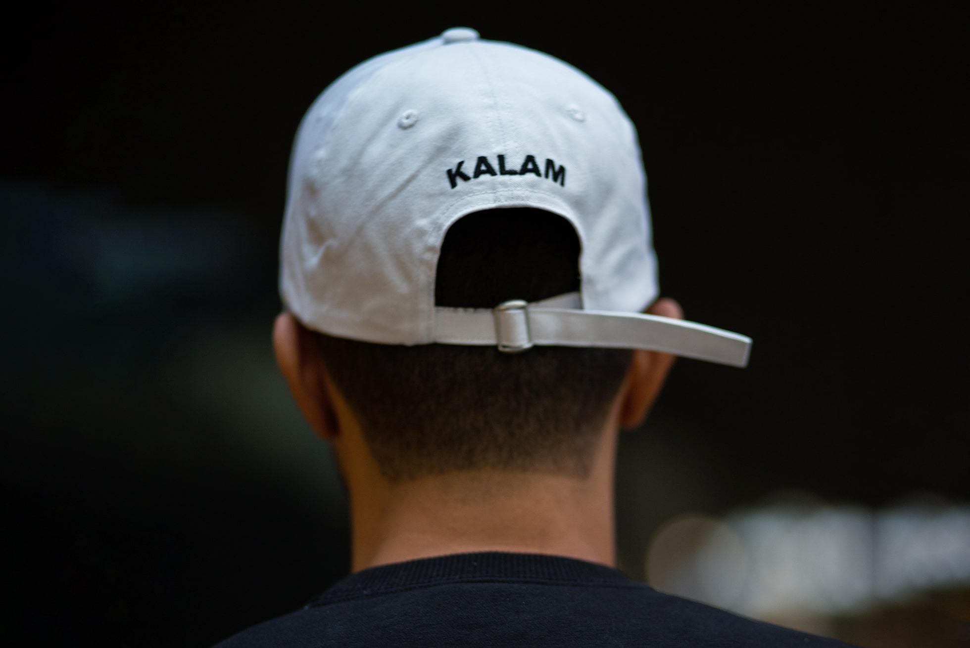 Casquette Kalam Clothing blanche avec inscription en arabe Salam calligraphie arabe