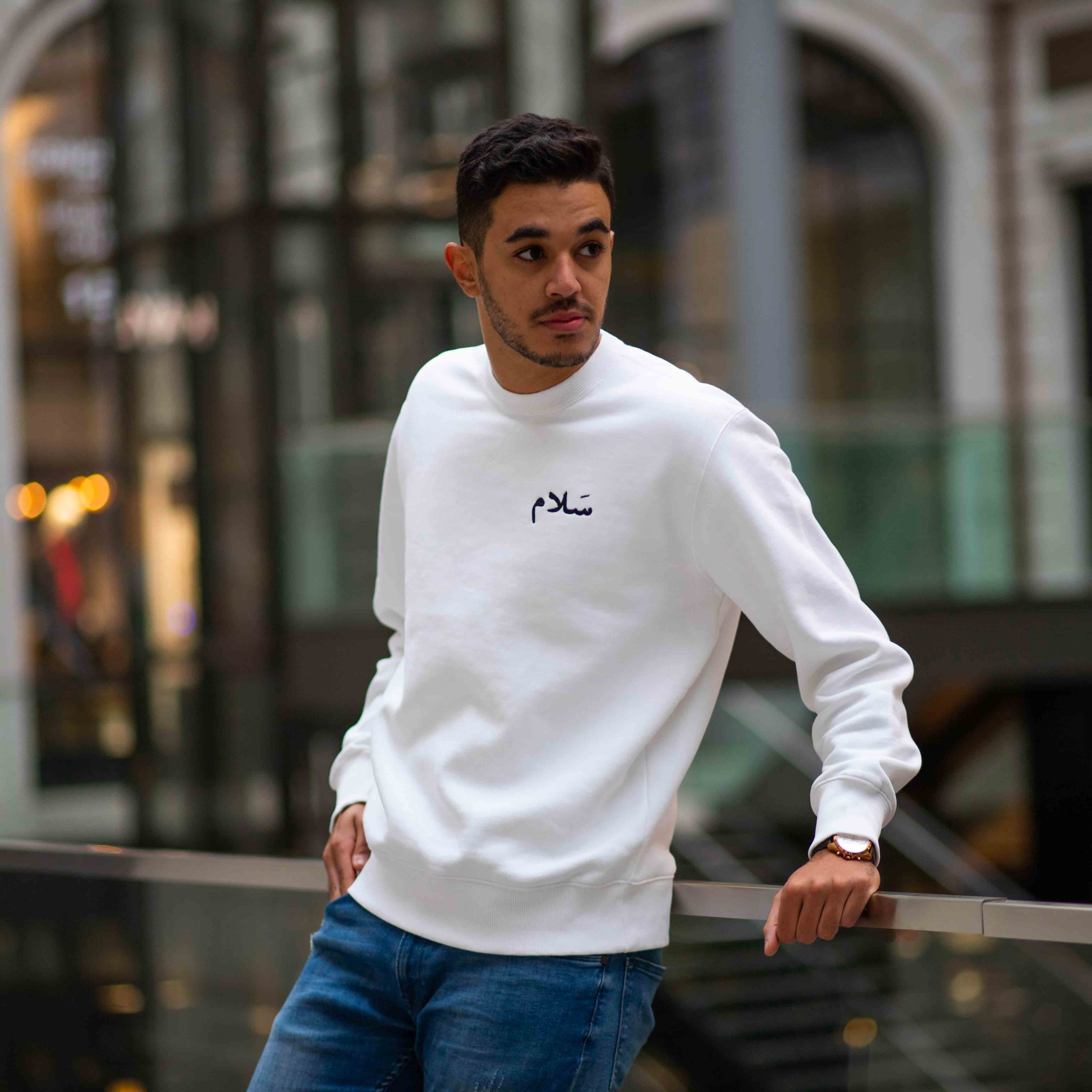 Pull Kalam Clothing blanc avec écriture en arabe Salam