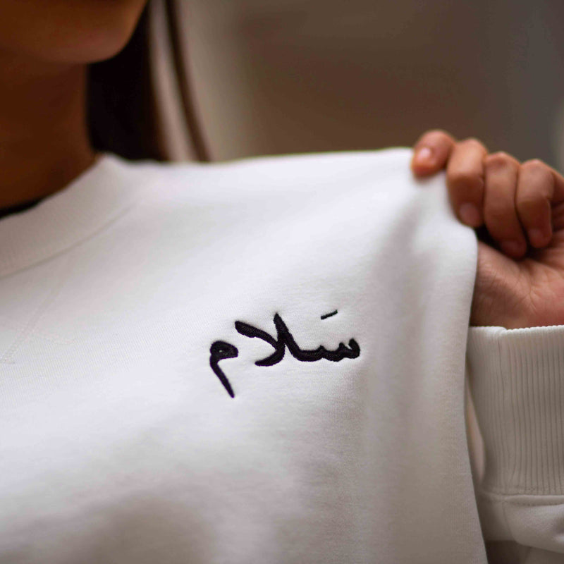 Pull Kalam Clothing blanc avec broderie en arabe Salam