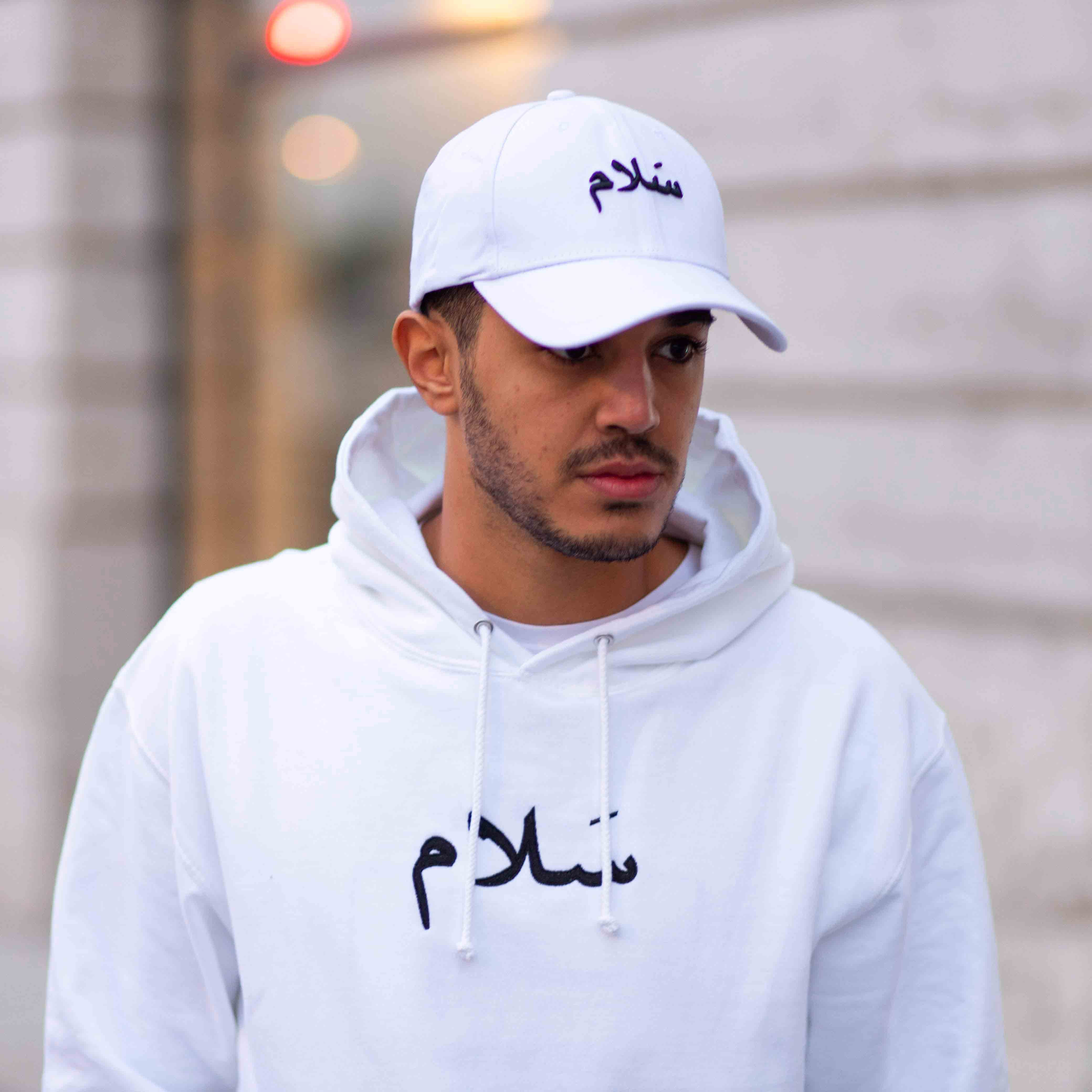 Sweat à capuche Kalam Clothing blanc avec écriture en arabe salam