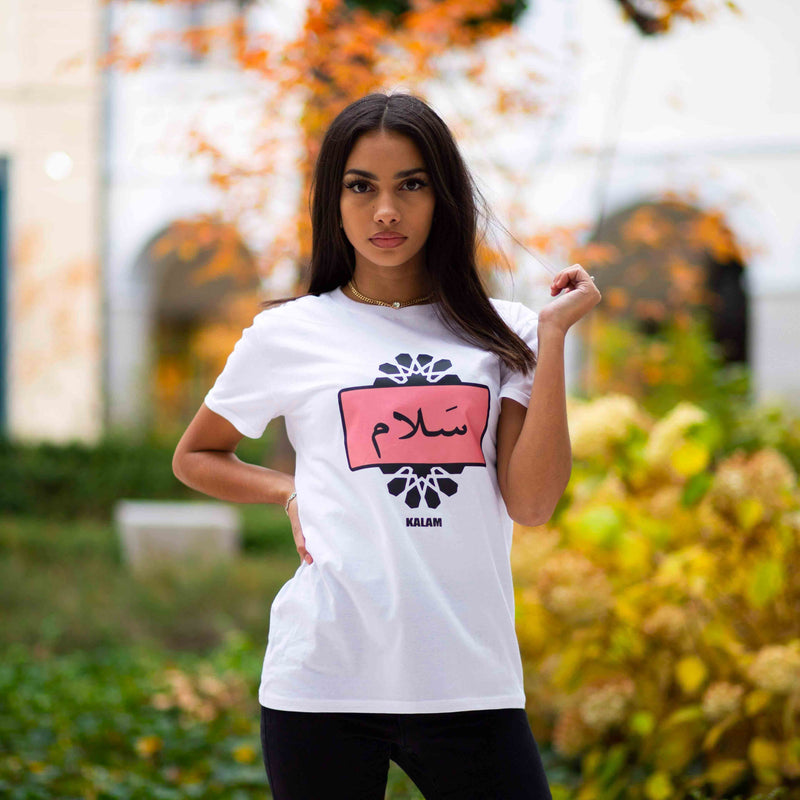 T-shirt arabe kalam clothing avec écriture arabe salam rose 